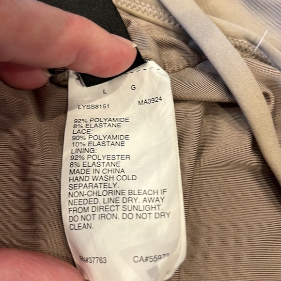 LAUNDRY by SHELLI SEGAL Crochet Plunge One Piece Swimsuit - Picture 4 of 4